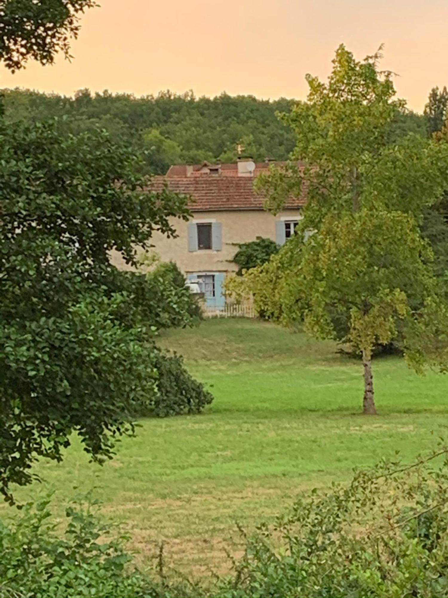 La Grange, 10 Rue Du Lavoir Saint-Martial-d'Albarede Dış mekan fotoğraf